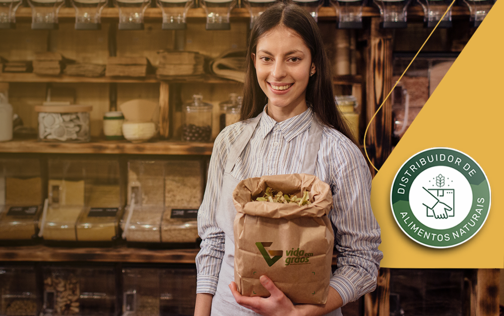 Empreendedora que possui os produtos da Vida em Grãos em sua loja.