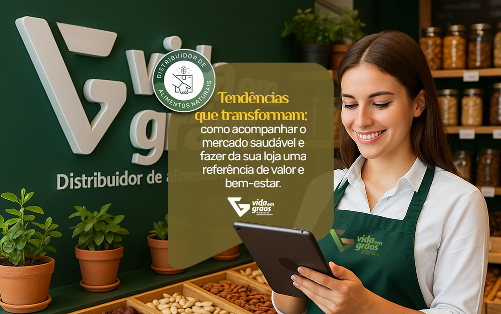 Imagem de uma dona de loja de produtos naturais conferindo todas as novas tendências do setor.