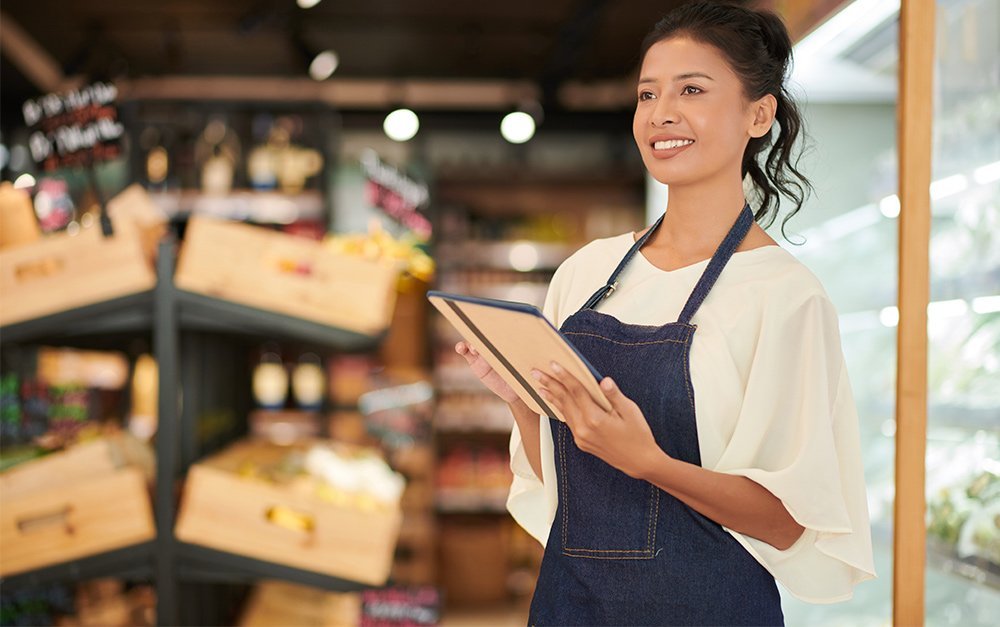 Dona de uma loja de alimentos naturais que conta com os produtos da Vida em Grãos para aumentar suas vendas.