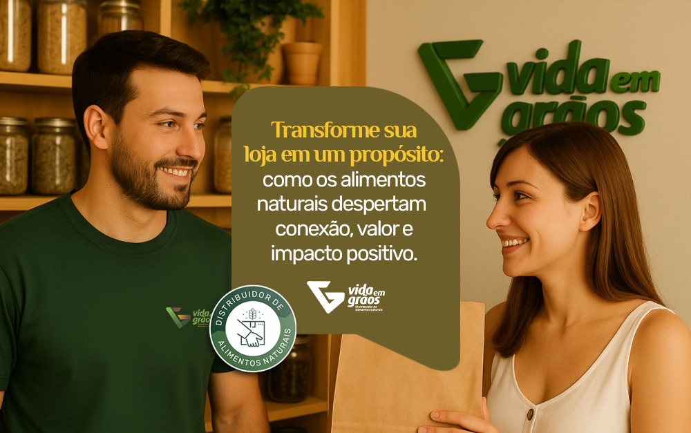 Imagem de um comerciante de uma loja de produtos naturais conversando com sua clientes sobre os produtos que ela deseja comprar.