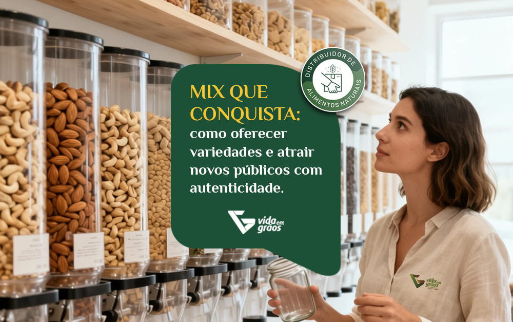 Imagem de uma mulher em uma loja de produtos naturais escolhendo qual mix de produtos vai adquirir.
